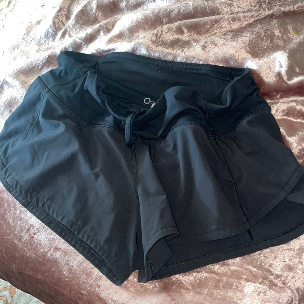 Lululemon size 4 regular shorts